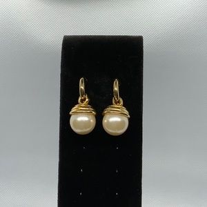 Pearl drop earrings